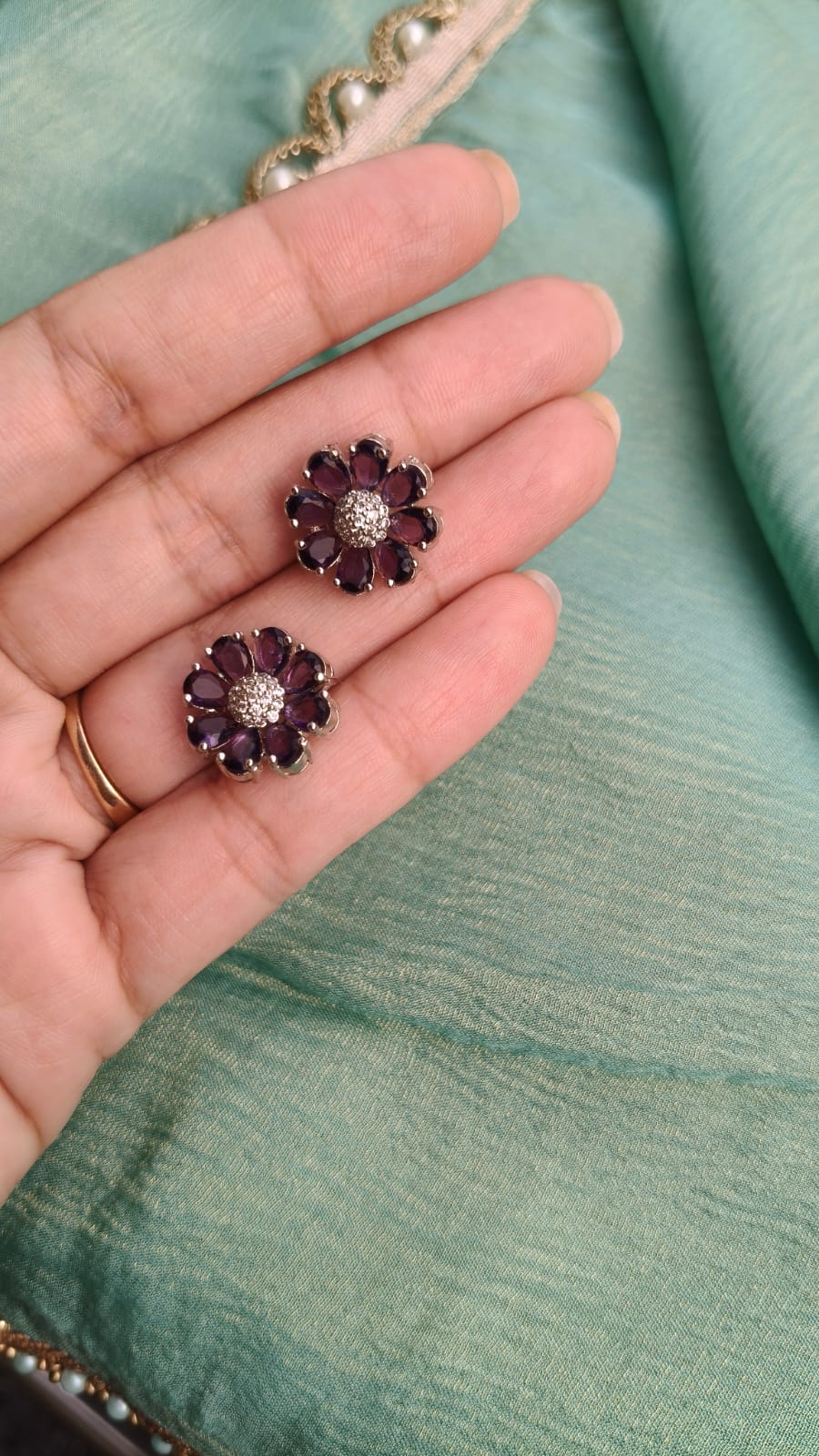 Roung Bloom AD studs