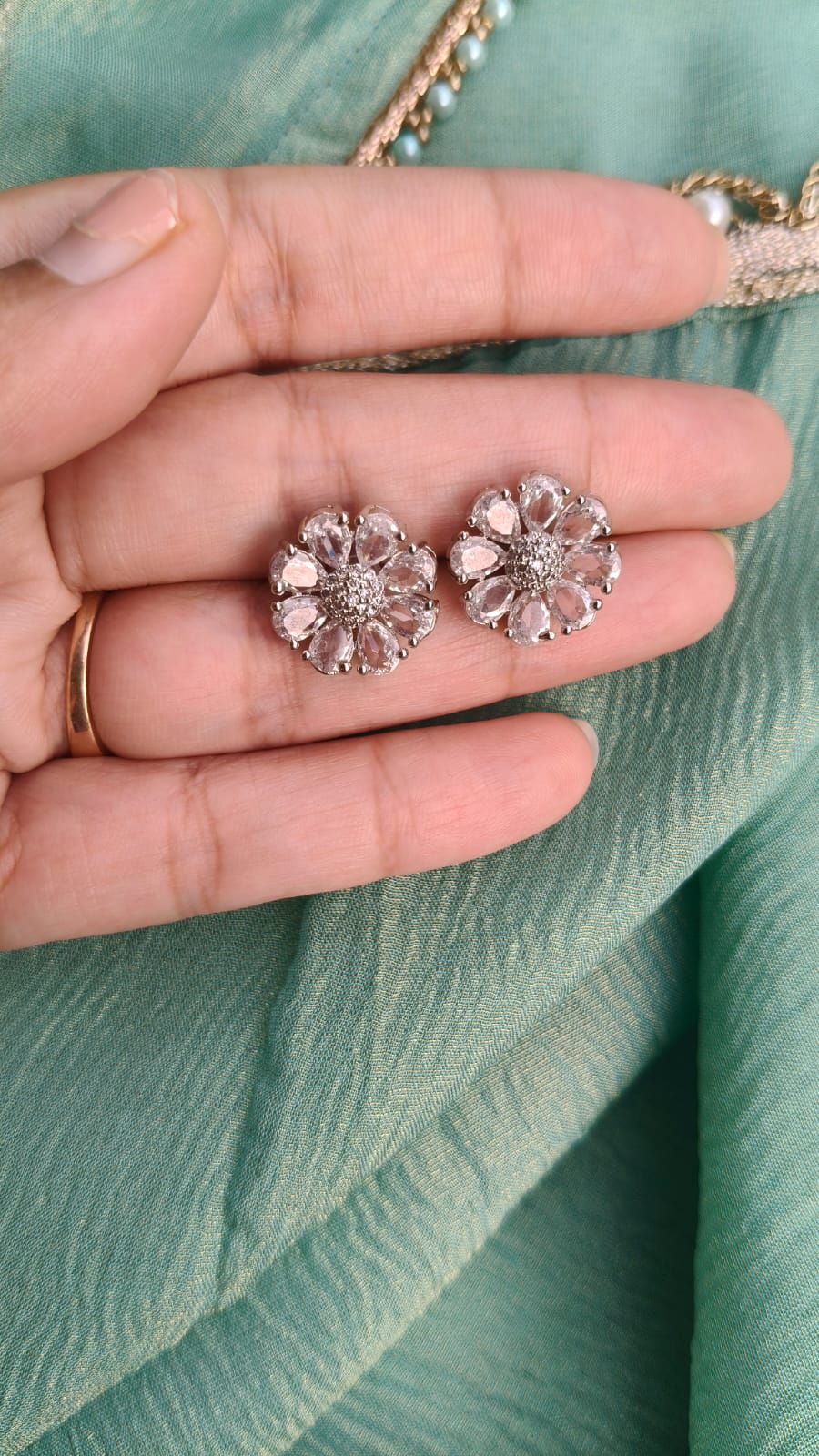 Roung Bloom AD studs
