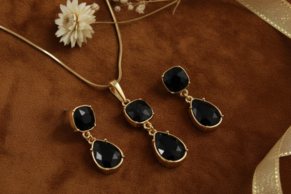 Noir Luxe Set Textured Background